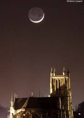 La Lune et la cathédrale